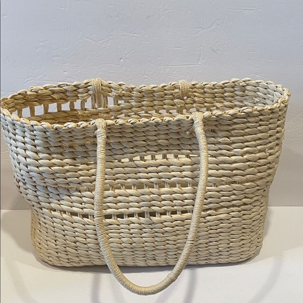 Elegant Woven Tote Bag in Cream